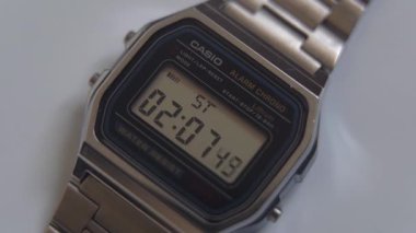 Minsk, Belarus - 31 Ocak 2025: dijital kol saati Casio. Yüksek kaliteli FullHD görüntüler