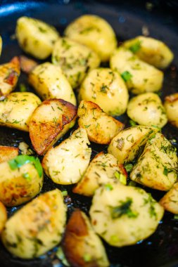 Kızarmış patates arka planı. Köy usulü kızarmış patates. Yüksek kalite fotoğraf