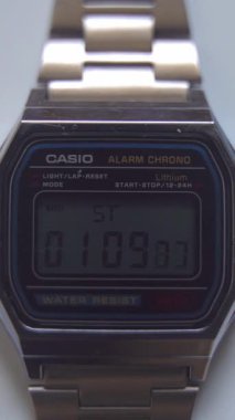 Minsk, Belarus - 31 Ocak 2025: dijital kol saati Casio. Yüksek kaliteli FullHD görüntüler