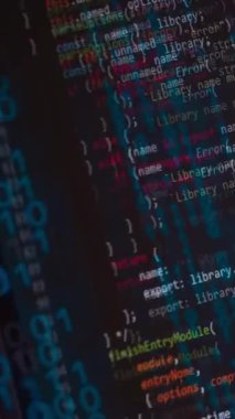 Kod programlama görüntüsü. Dikey video. Yüksek kaliteli FullHD görüntüler