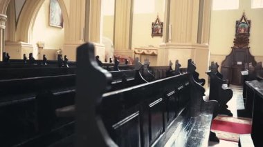 Kilisenin iç sıraları iç kilise sıraları. Yüksek kaliteli FullHD görüntüler