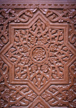 Ahşap oyma dekoratif arka plan. Tahta cephede geometrik desen. Yüksek kalite fotoğraf
