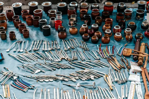 Buenos Aires Sokak Pazarı 'nda geleneksel Sukabağı ve Bombilla satışı. Yüksek kalite fotoğraf