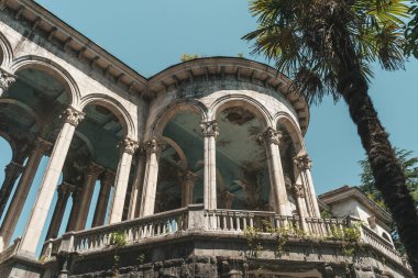Tskaltubo, Georgia - 25 Mayıs 2025. Tskaltubo, Georgia 'da terk edilmiş Sovyet Sanatoryumu. Yüksek kalite fotoğraf