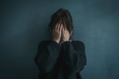 Depresyondaki Kadın Portresi. Duygusal Ruh Sağlığı Konsepti. Yüksek kalite fotoğraf