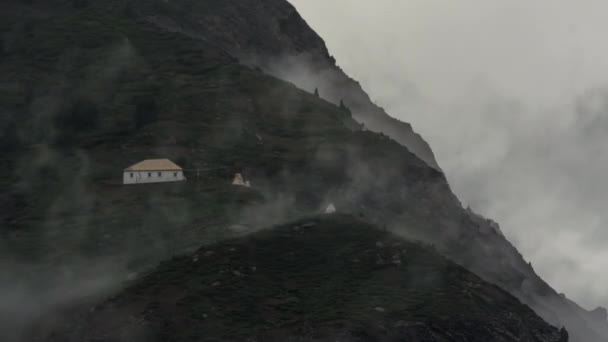 Une Maison Dans Brouillard Timelapse — Video