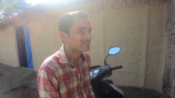 Video Del Hombre Hablando Una Aldea Assam India — Vídeo de stock