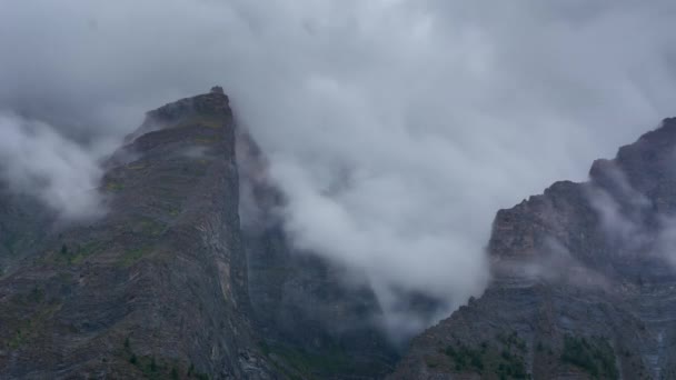 Nuages Apaisants Sur Montagne — Video