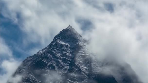 Wolken Bewegen Piek Himalaya — Stockvideo