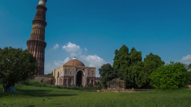 Qutub Minar和Quwwat Islam清真寺的时间 印度德里 — 图库视频影像