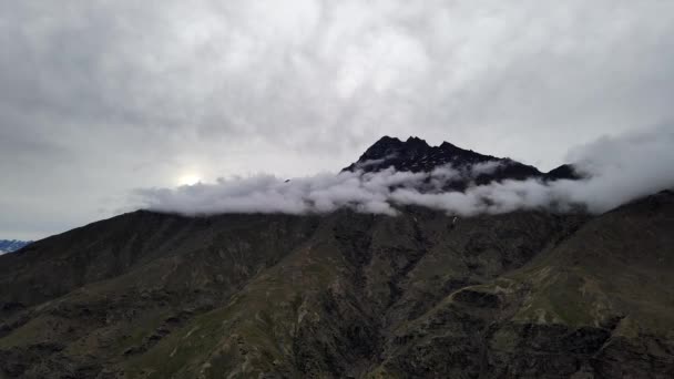 Nube Moviéndose Sobre Timelapse Montaña — Vídeos de Stock