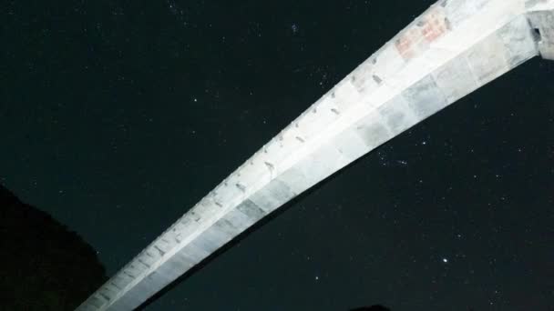 从天琴座的桥下看星夜天空 — 图库视频影像