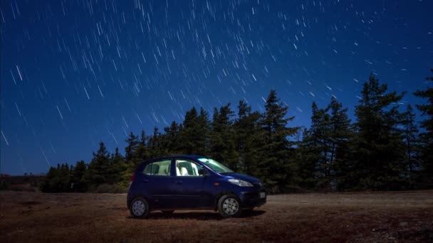 Céu Estrelado Timelapse Sobre Carro Nas Montanhas Timelapse — Vídeo de Stock