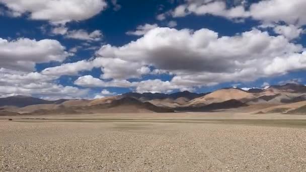 Хмари Тінь Над Міцними Пейзажами Ладакха — стокове відео