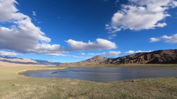 Timelapse Nubes Mueven Con Gracia Sobre Lago Ladakh India — Vídeo de stock