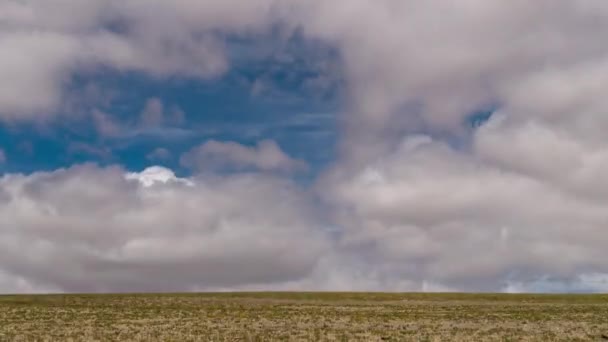 Zeitraffer Aus Wolken Und Schatten Über Der Zerklüfteten Landschaft Von — Stockvideo