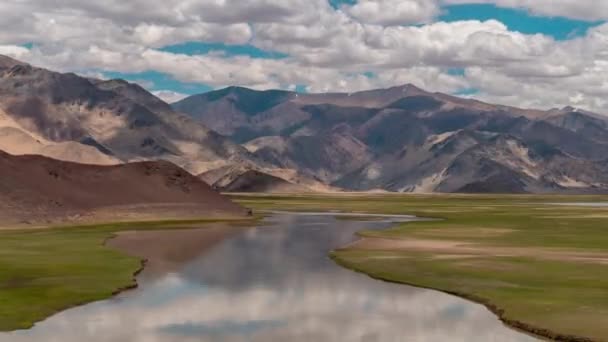 Timelapse Skyer Skygger Det Robuste Landskapet Ladakh – stockvideo