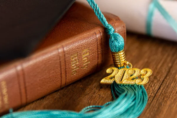 Maturitní Střapec 2023 Bibli Uzávěrem — Stock fotografie