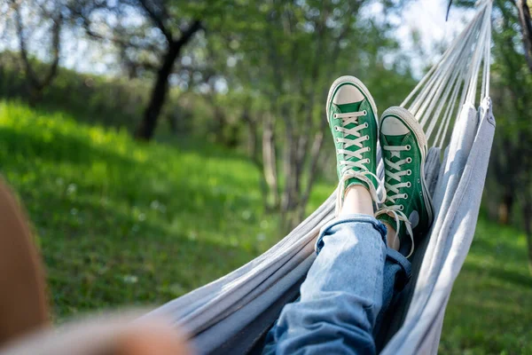 Women Legs Shod Green Sneakers Hammock Summer Garden Summer Holidays — Stock Photo, Image
