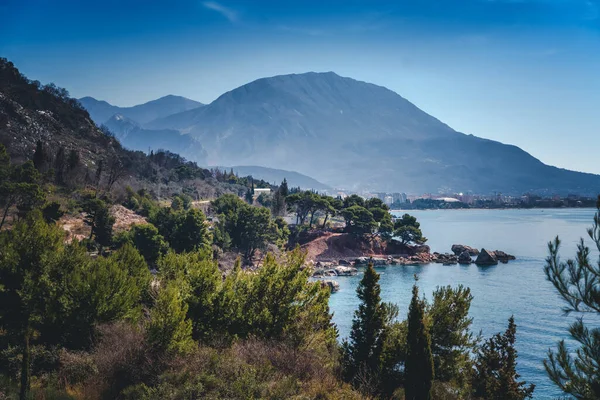 Piękny Krajobraz Morski Wybrzeże Górskie Morza Adriatyckiego Czarnogórze Pobliżu Miasta — Zdjęcie stockowe