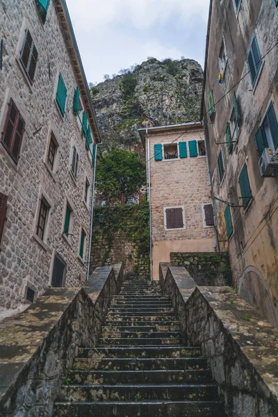 Schmale Straßentreppen Der Mittelalterlichen Altstadt Von Kotor Reise Nach Montenegro — Stockfoto