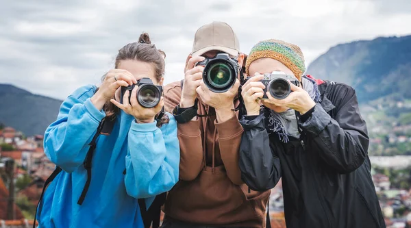 Sekelompok Orang Dewasa Muda Teman Teman Rekan Kerja Fotografer Profesional — Stok Foto