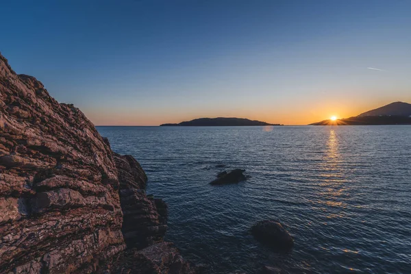 Costa Mediterrânea Rochosa Montenegro Belo Oceano Azul Verão Fundo Natureza — Fotografia de Stock