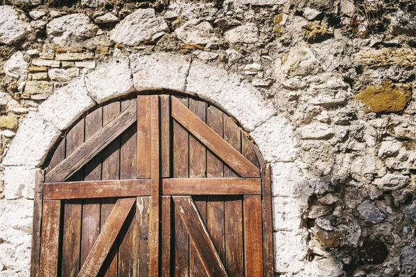 Porta Uma Casa Mediterrânea Com Rústico Velho Muro Pedra — Fotografia de Stock