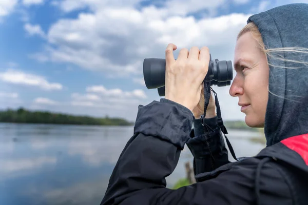 Caucasian Middle Aged Woman Looking Binoculars While Walking River Bank — Stock Photo, Image