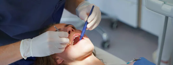 Detailní Záběr Zubní Prohlídky Sanitce — Stock fotografie