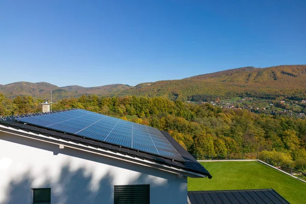 Wysoki Kąt Widzenia Paneli Fotowoltaicznych Dachu Alternatywna Energia Oszczędność Zasobów — Zdjęcie stockowe
