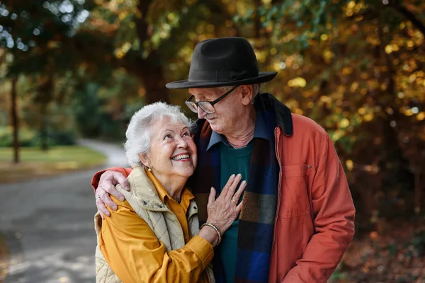 Portrait Senior Couple Love Walk Park — Stock Photo, Image