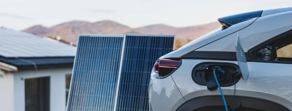 Carregar Carro Elétrico Partir Central Fotovoltaica Doméstica Conceito Transporte Sustentável — Fotografia de Stock