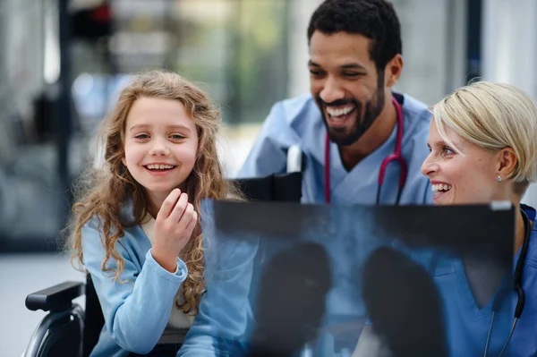 Young Multiracial Doctor His Colleague Showing Ray Image Lungs Little — Stock Photo, Image