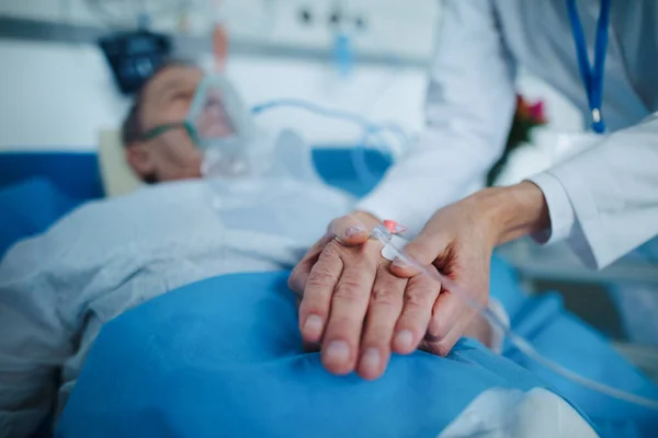 Close Nurse Applying Cannula Patients Hand — Stockfoto