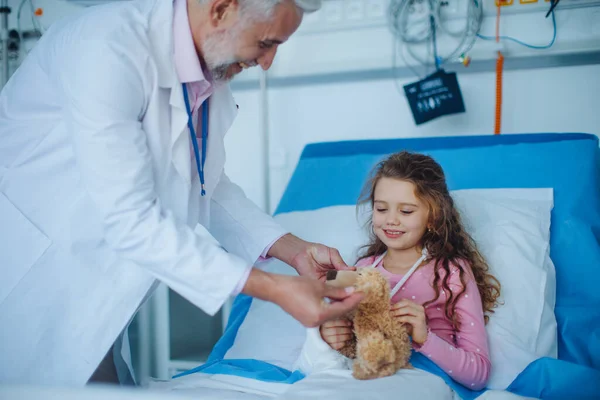 Happy Doctor Taking Care Playing Little Girl — Stockfoto