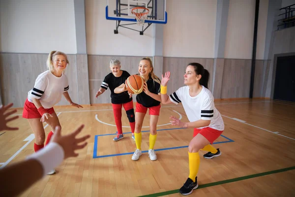 Multigenerational Women Playing Basketball Match Gym — Stock Photo, Image