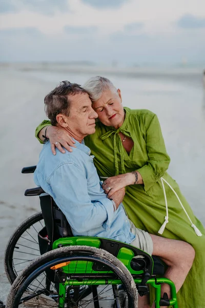 Senior Man Wheelchair Enjoying Together Time His Wife Sea — Stock Photo, Image