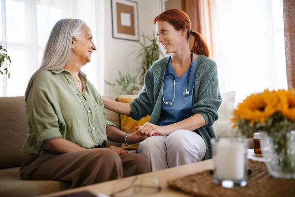 Nurse Cosulting Senior Woman Her Health Condition Her Home — Stock Photo, Image