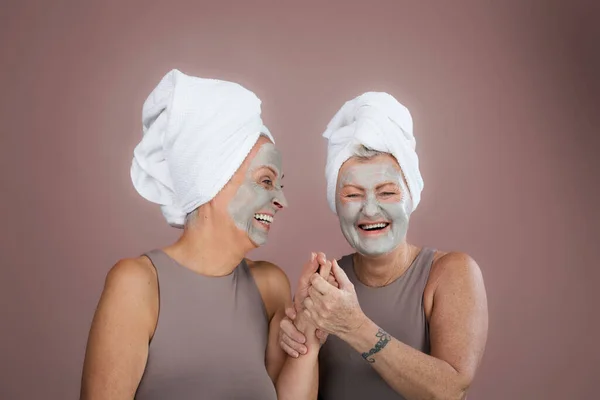 Portrait Happy Senior Friends Face Mask Selfcare Skin Routine Concept — Photo