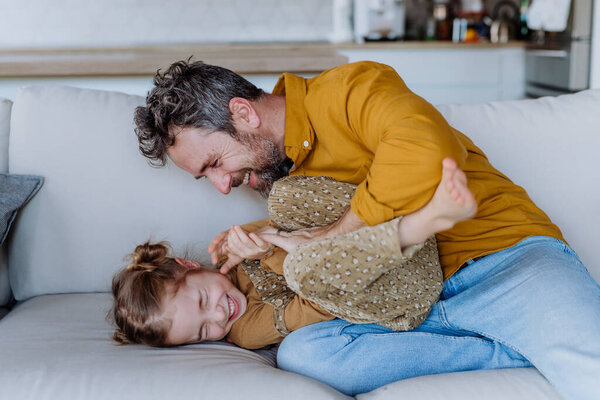 Father Tickling His Little Daughter Having Fun Together — Stock Photo, Image