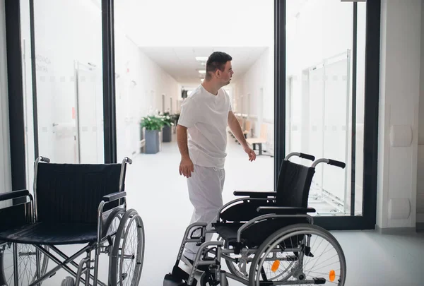 Young Man Syndome Working Hospital Caregiver Concpet Integration People Disability — Fotografia de Stock