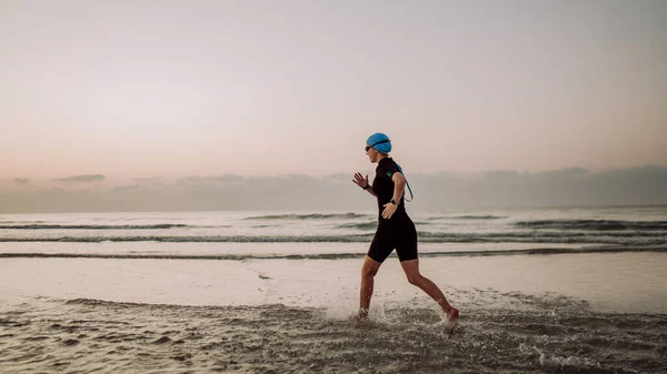 Woman Neoprene Running Ocean — Stock Photo, Image