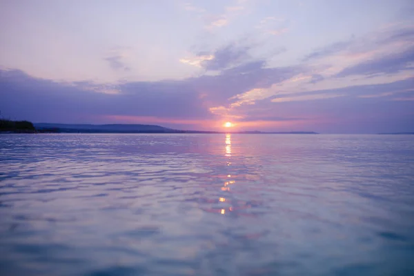 Letni Kolorowy Zachód Słońca Nad Morzem Spokojna Scena — Zdjęcie stockowe