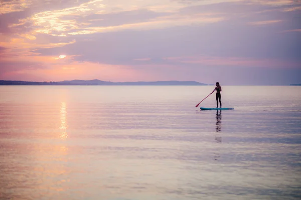 Young Beautiful Girl Surfer Paddling Surfboard Lake Sunrise — Stock Photo, Image