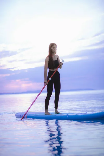 Young Beautiful Girl Surfer Paddling Surfboard Lake Sunrise — Foto de Stock