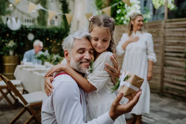 Mature Father Groom Receiving Gift His Daughter Wedding Reception Backyard — Stockfoto