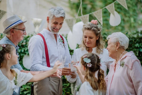 Mature Bride Groom Toasting Guests Wedding Reception Backyard — Stock fotografie