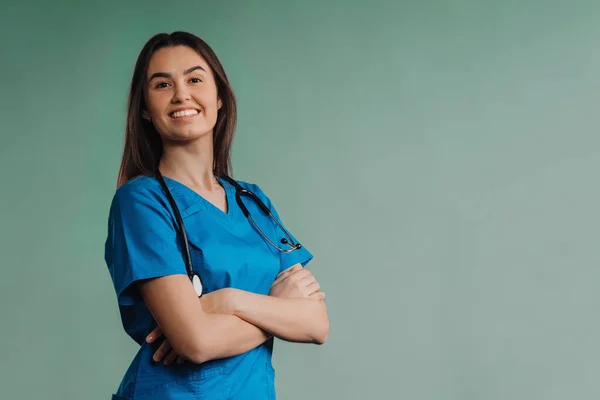 Portret Van Een Jonge Verpleegster Met Stethoscoop Studioshoot — Stockfoto