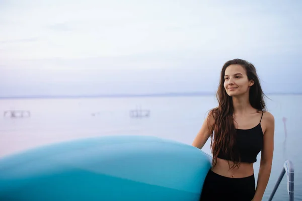 Young Beautiful Sportive Girl Paddleboard Lake Sunrise — Zdjęcie stockowe